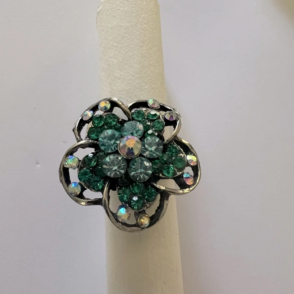 Expanding ring - Picture 1 of 4